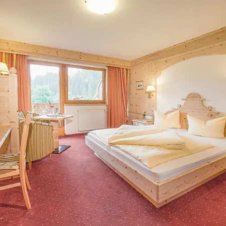 Alpenhotel Tirolerhof Hotel 4*