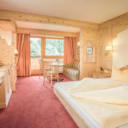 Hotel Alpenhotel Tirolerhof 4*