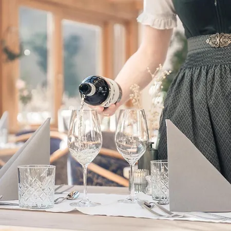 Alpenhotel Tirolerhof Hotel 4*